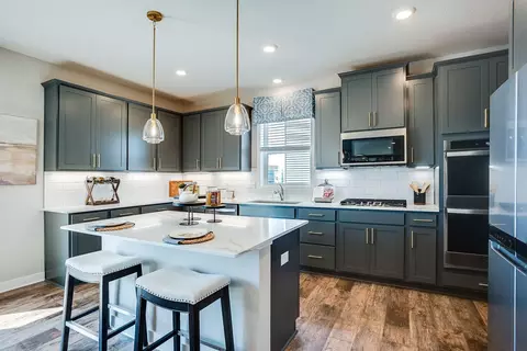 4719 Devonshire Ln, Chaska, MN 55318