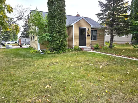 942 Arnold Ave N, Thief River Falls, MN 56701