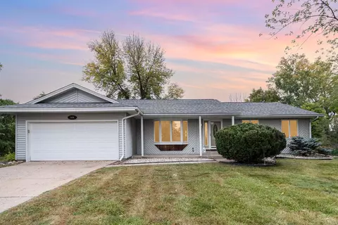 926 Redwood Cir, Apple Valley, MN 55124