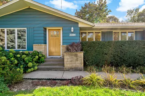 2104 Rosewood Ln S, Roseville, MN 55113
