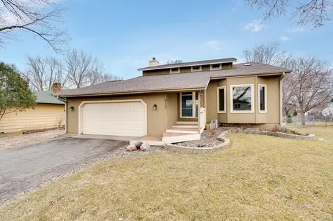 913 Westwood Ct, Farmington, MN 55024