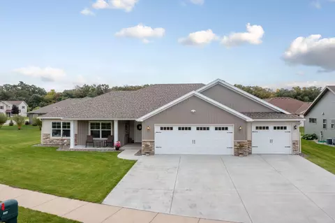 617 Pebble Creek Dr, Saint Cloud, MN 56303