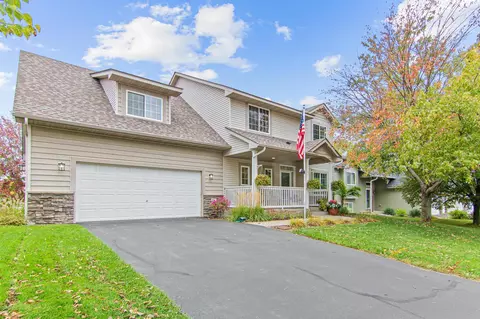 47 Robin Ln, Hudson, WI 54016