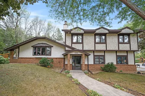 280 Woodridge Dr, Vadnais Heights, MN 55127