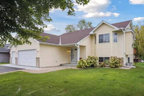 9728 41st Place Cir NE, Saint Michael, MN 55376