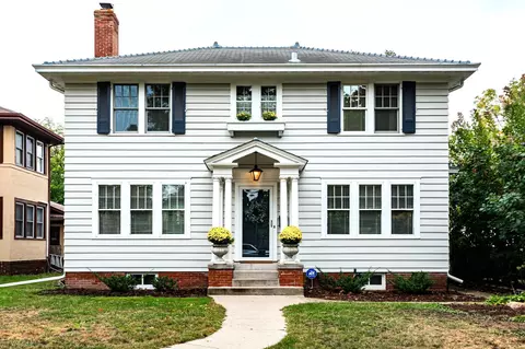 2166 Lincoln Ave, Saint Paul, MN 55105