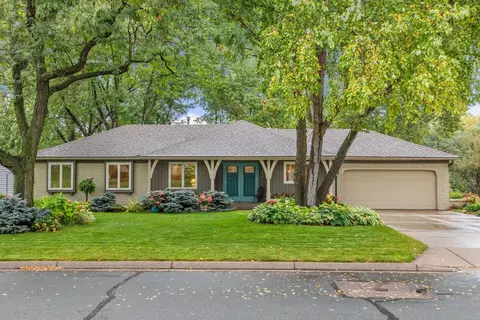 2040 Skyline Dr S, Burnsville, MN 55337