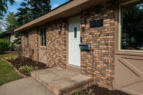 1612 Dixon Dr, Saint Paul Park, MN 55071