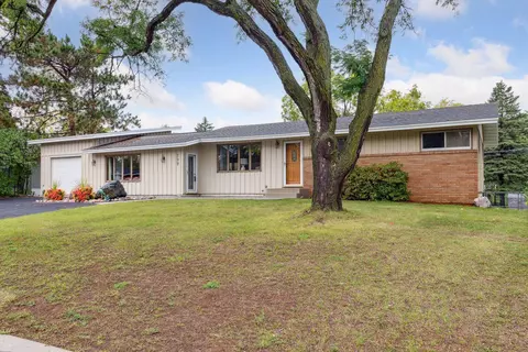 209 Dawn Ave, Shoreview, MN 55126
