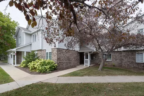 1063 Duckwood Dr #105, Eagan, MN 55123