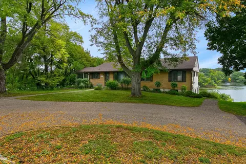 15601 Summit Dr, Eden Prairie, MN 55347