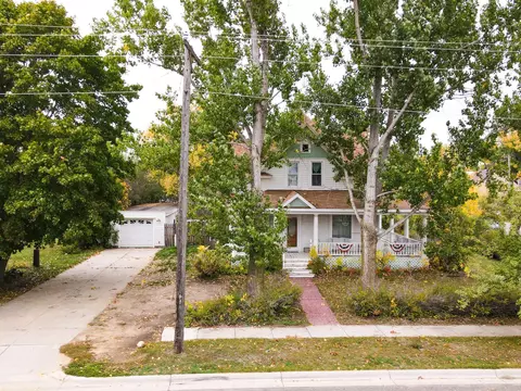 302 2nd St NW, Bertha, MN 56437