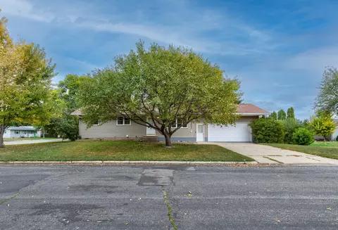 1201 Cheryl Ave, Marshall, MN 56258