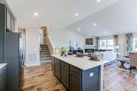 5121 Mustang Dr, Woodbury, MN 55129