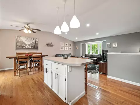 3889 Princeton Trl, Eagan, MN 55123 photo 10