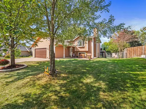3889 Princeton Trl, Eagan, MN 55123