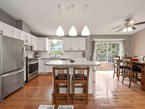 3889 Princeton Trl, Eagan, MN 55123 photo 9