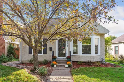 1322 Highland Pkwy, Saint Paul, MN 55116
