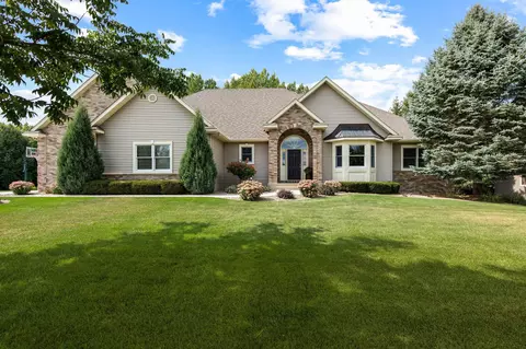 1910 Woodcrest Dr NE, Owatonna, MN 55060