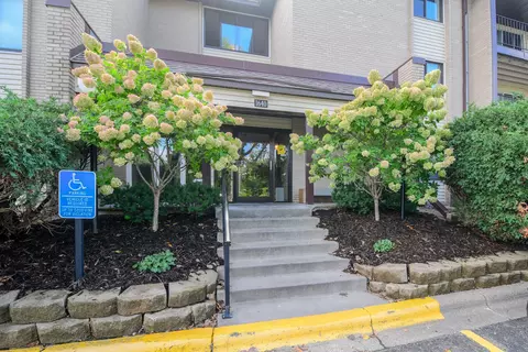 1640 Highway 36 W #134, Roseville, MN 55113