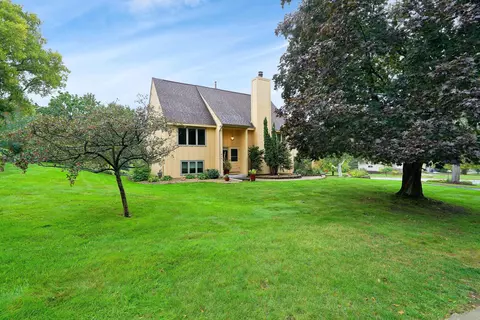 620 Windemere Curv, Plymouth, MN 55441