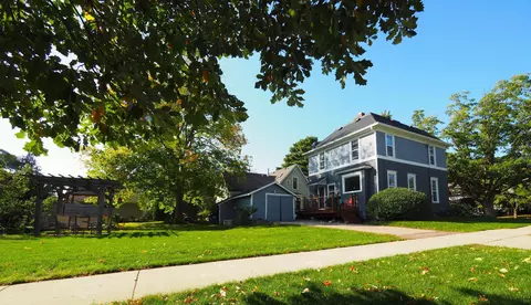 216 6th St E, Northfield, MN 55057