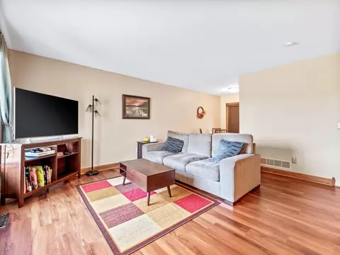 1930 Covington Ln, Eagan, MN 55122 photo 2
