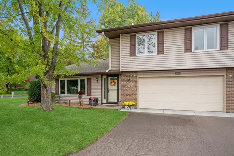 9550 Kingsview Ln N, Maple Grove, MN 55369
