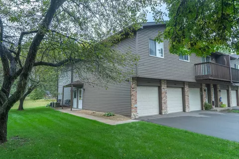 2254 Pinehurst Ln, Stillwater, MN 55082