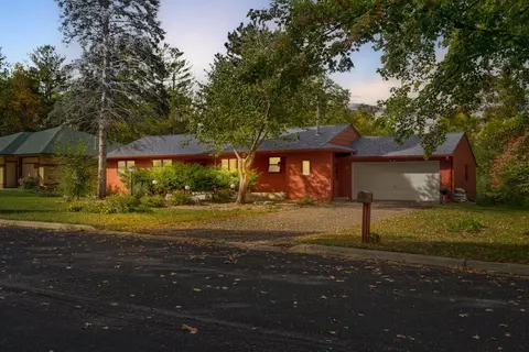 412 Ivanhoe Ave, Northfield, MN 55057