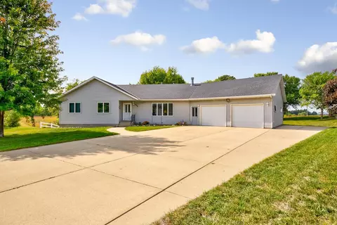 860 Hilltop Pl SW, Owatonna, MN 55060