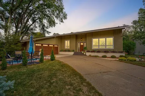 2429 Woodland Dr, Faribault, MN 55021