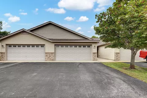 1061 Manor Ct, Saint Cloud, MN 56303