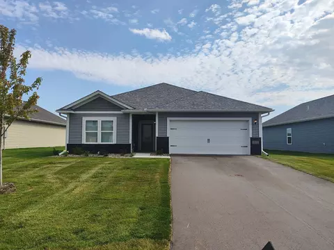 511 Valley Dr W, Annandale, MN 55302