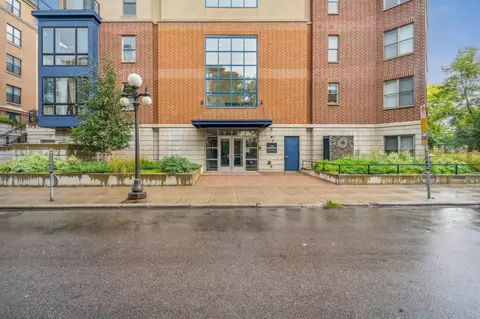 209 8th St E #409, Saint Paul, MN 55101