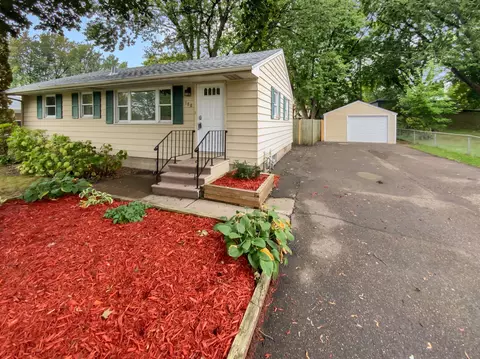 180 Grenadier Ave N, Oakdale, MN 55128