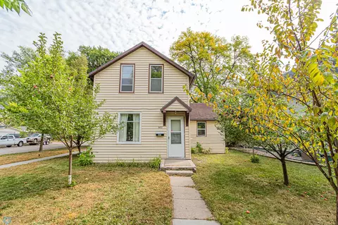 802 3rd St S, Moorhead, MN 56560