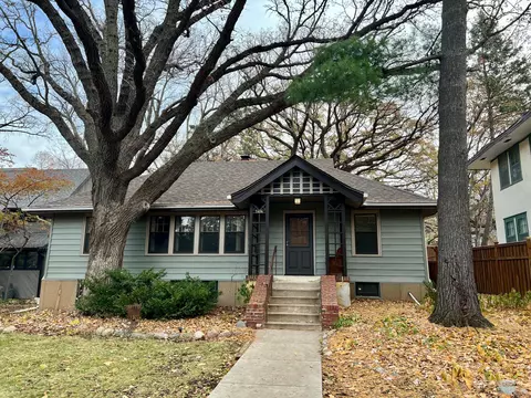 1414 Hythe St, Saint Paul, MN 55108
