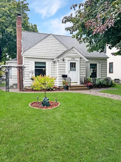 1361 Highland Pkwy, Saint Paul, MN 55116