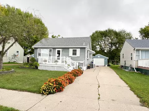 1304 Omaha Ave, Worthington, MN 56187