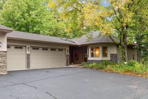13 Summit Ridge Dr, North Oaks, MN 55127