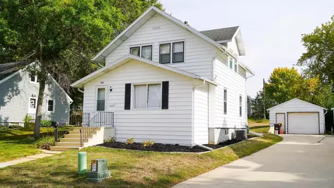 308 Lakeshore Dr, Stewartville, MN 55976