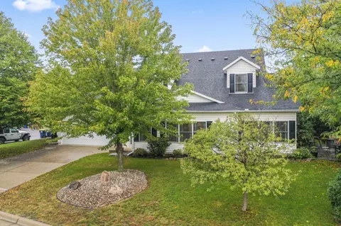 915 Saint Lawrence Dr, Northfield, MN 55057