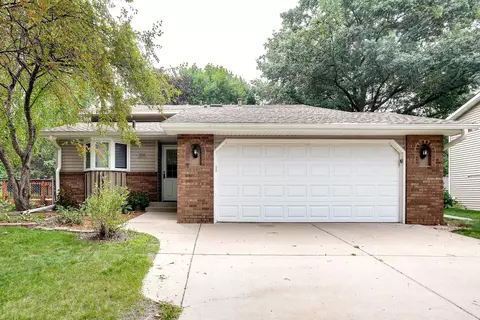 1556 Lois Dr, Shoreview, MN 55126