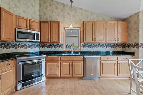 4449 Lakeshore Ter, Eagan, MN 55122 photo 15