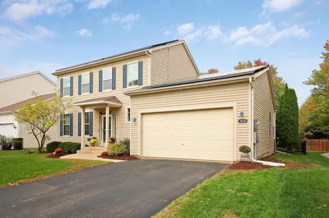 2028 Schoolmaster Dr, Chaska, MN 55318