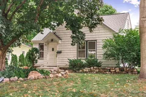 1704 Albert St N, Falcon Heights, MN 55113