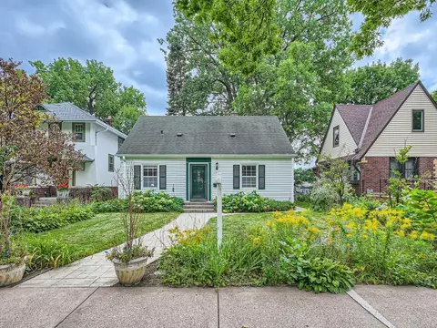 1432 Ashland Ave, Saint Paul, MN 55104