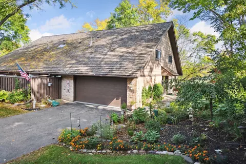17900 Tioga Trl, Wayzata, MN 55391