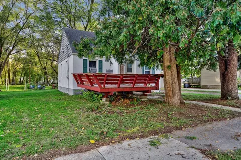 9 14th St NE, Faribault, MN 55021